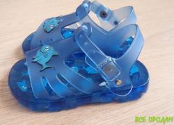 Нові босоніжки для хлопчика