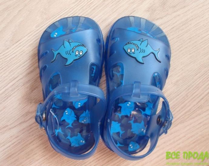 Нові босоніжки для хлопчика