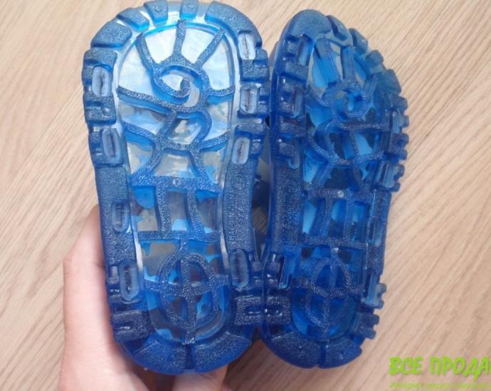 Нові босоніжки для хлопчика