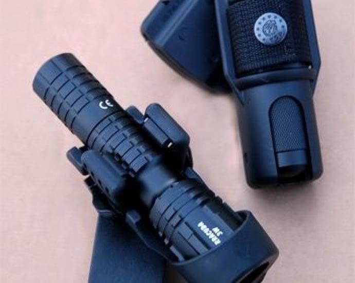 Тактический полицейский фонарь 3W FLT-2CR123 Barracuda с микросхемой C