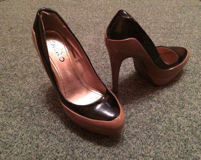 Туфли на каблуках