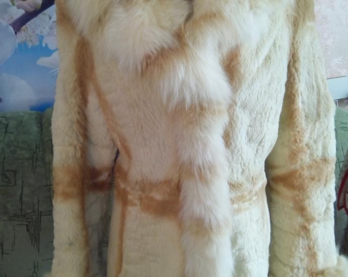 Полушубок бежевого цвета