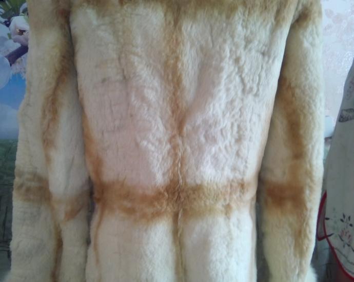 Полушубок бежевого цвета