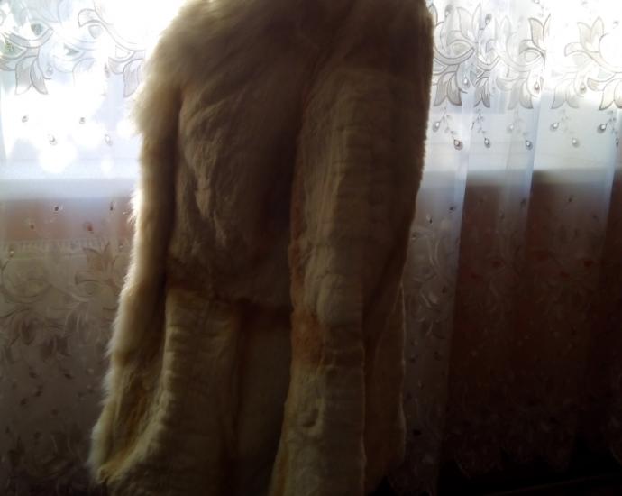 Полушубок бежевого цвета