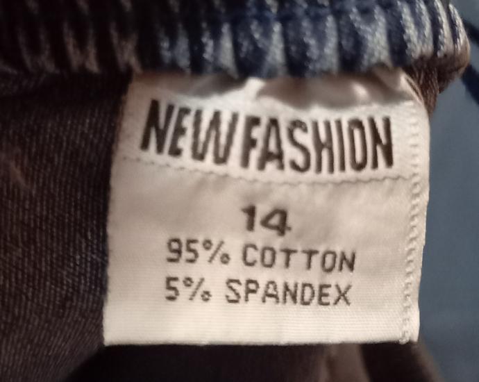 Джинсы и короткий топ