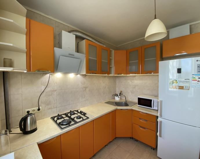 Сдам 2х кiмн кв-ру в центрi по вул.Шевченко 6800грн/міс