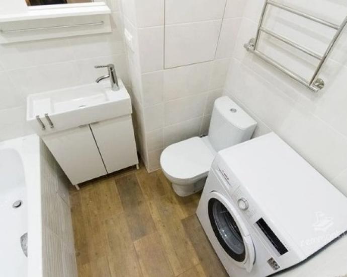 Сдам 2-х кiмн. кв-ру в центрi по вул. Першотравнева 5800грн/міс