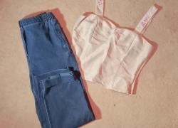 Джинсы и короткий топ