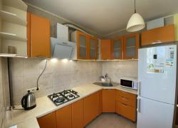 Сдам 2х кiмн кв-ру в центрi по вул.Шевченко 6800грн/міс