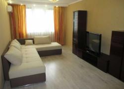 Сдам 2-х кiмн. кв-ру в центрi по вул. Першотравнева 5800грн/міс